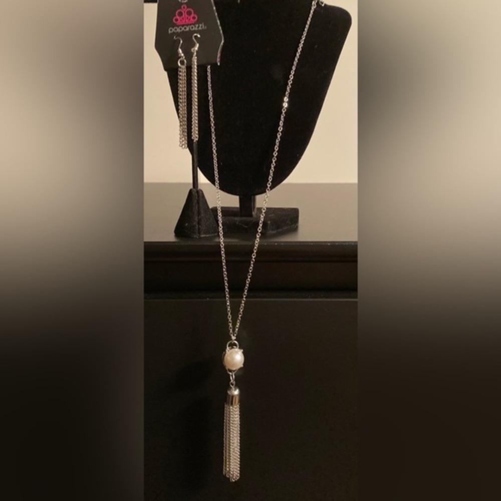 Paparazzi Dazzling Silver Necklace